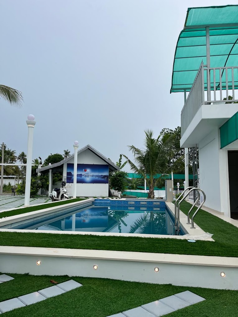 the village resort,luxury hotel,family resort,nearby hotels